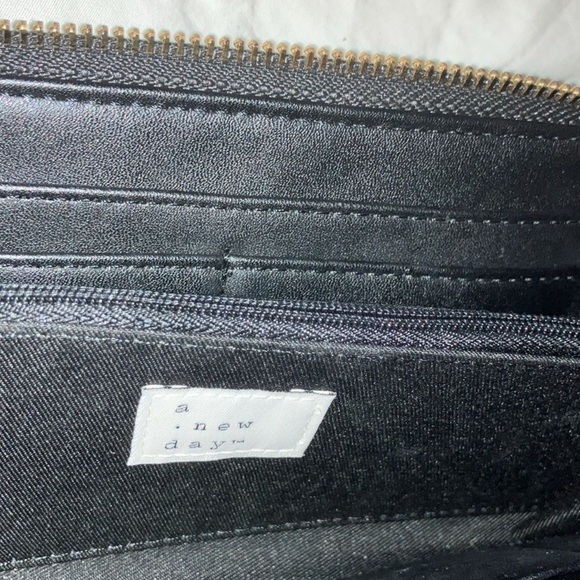 Target’s A New Day Black Zip-up Wallet - Picture 8 of 14